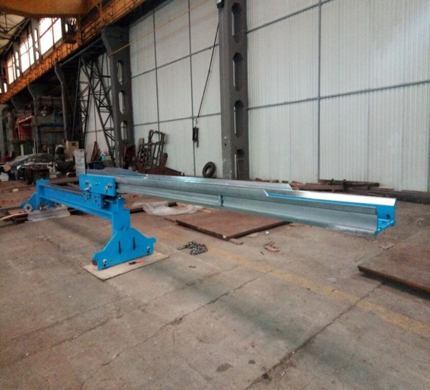 Glass rolling mill (roller change device)